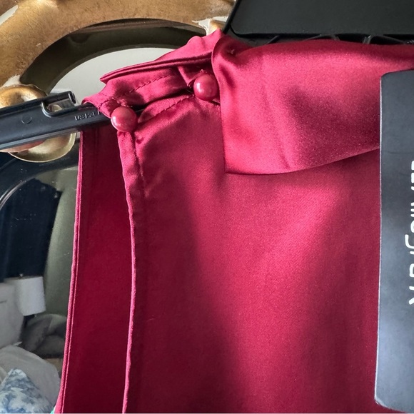 High neck satiny sleeveless blouse size small - Picture 3 of 5